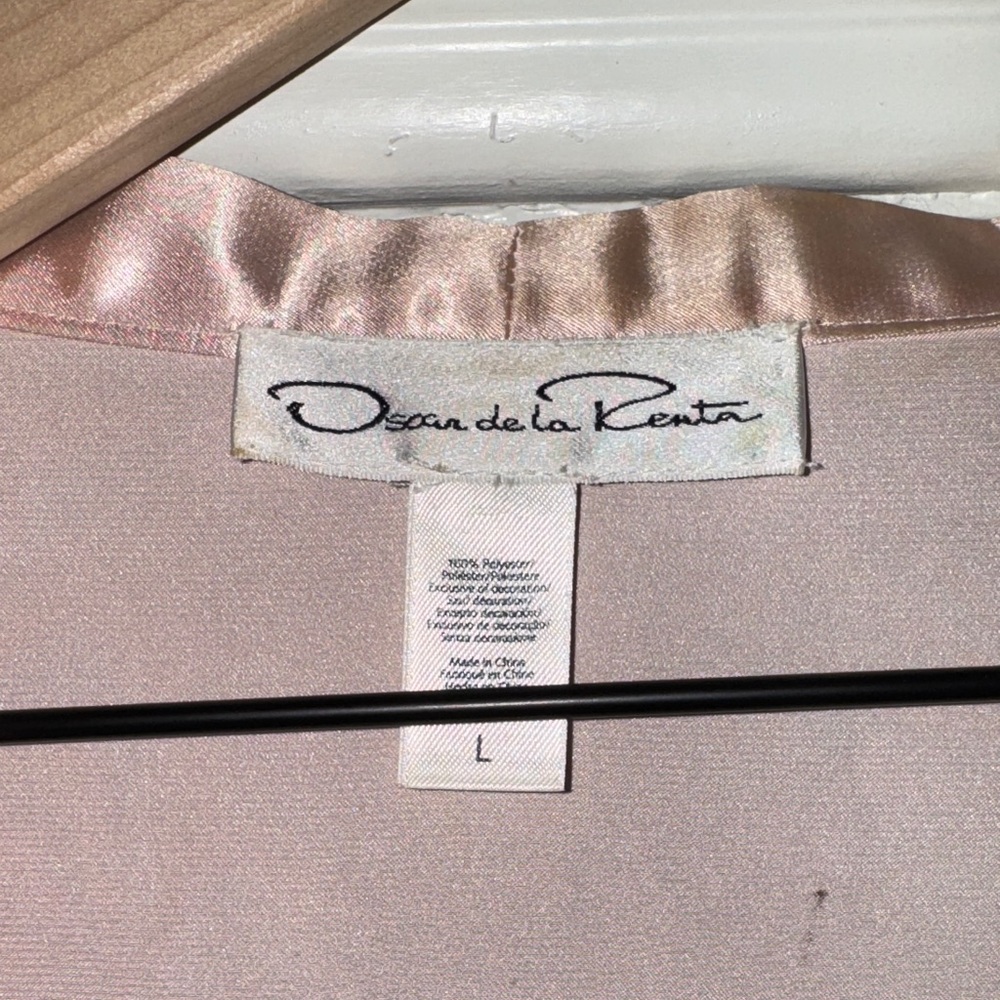 Oscar de la Renta Blush Satin Robe with Black Lace - Picture 2 of 12